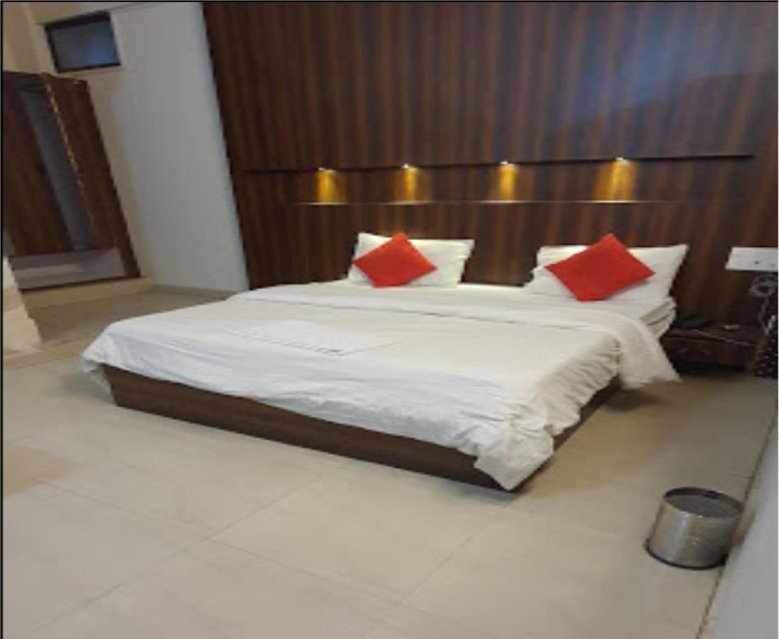 Hotel Pacific Grey By Wb Inn Lucknow Exterior foto